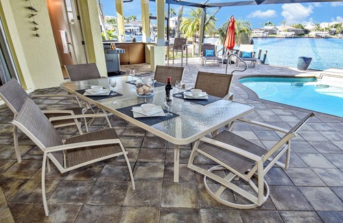Pelican Villa | Rosegarden - Pool/Spa and perfect water view
