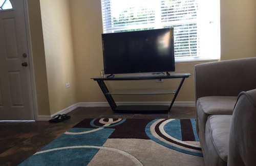 South Sound Apartment | RoseGold Apartment centrally located near beaches and restaurants