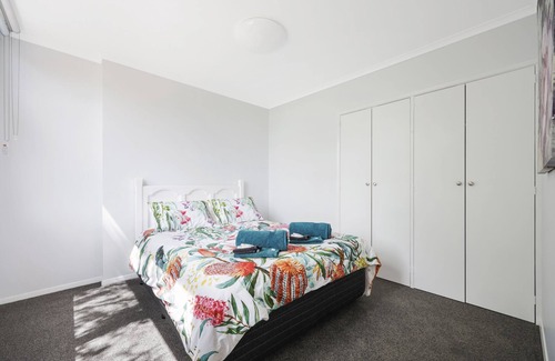 Warrnambool Apartment | Rosella Perch - Close to Warrnambool Racecourse