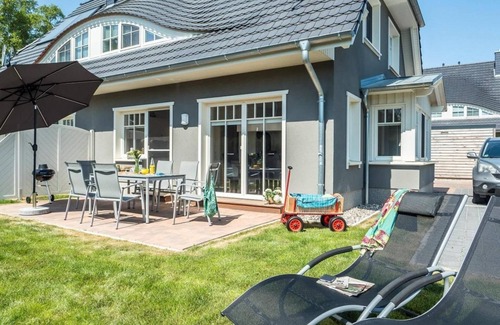 Zingst House | Rosenbergsiedlung 13a "Muschelmeer" - lovingly furnished semi-detached house