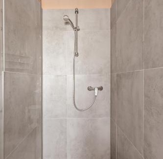 Schwarzlackenau Apartment | Rosi Suite - Whirlpool Terrace - free parking - WiFi
