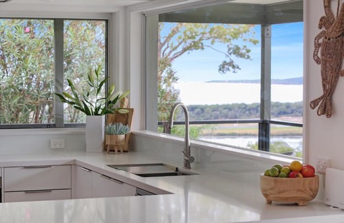 Merimbula House | Rosie's Seaview-Lake to ocean view