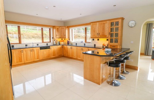 Farranfore House | ROSSANEAN, family friendly in Farranfore, County Kerry