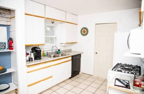 Amarillo House | Rosy Cozy(3)*Perfectly located off I-40 & I-27*