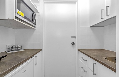 Ohinemutu Apartment | ROTORUA CENTRAL A+ LOCATION. 5 MIN WALK TO WATERFRONT. 2BDM/2 BATH LAKE VIEW.