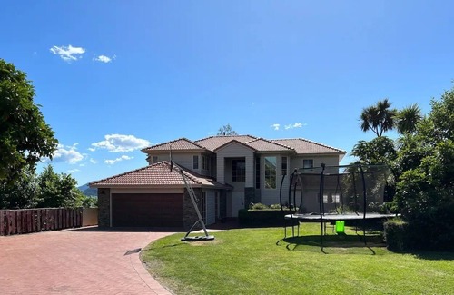 Tikitere House | Rotorua Lake Edge