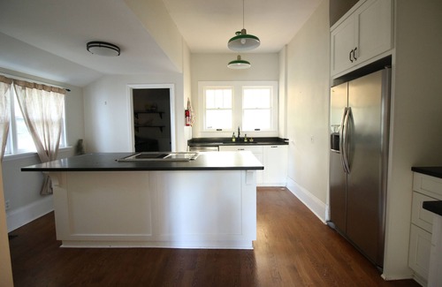 Macon House | Rou's Charming 3-bedroom house in Historic Vineville with WiFi, AC