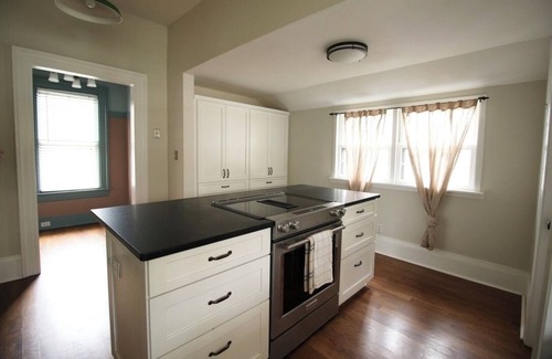 Macon House | Rou's Charming 3-bedroom house in Historic Vineville with WiFi, AC