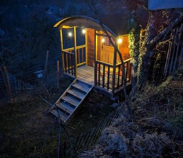 Barjols Ski Chalet | roulotte à la mauvaise herbe