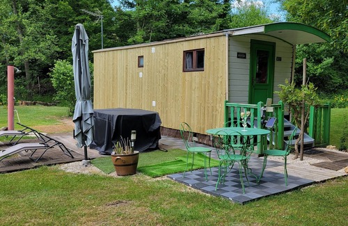 Bonny-sur-Loire House | Roulotte at Moulin de la Fontaine with SPA, river and fishing pond