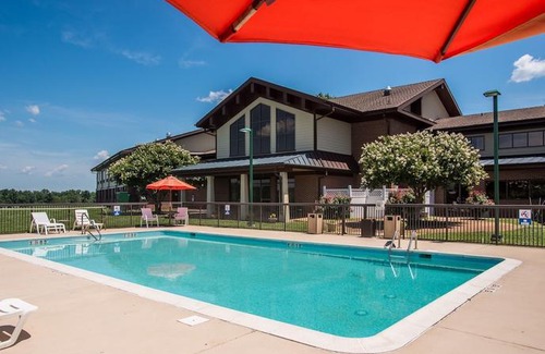 Orange Hotel | Round Hill Inn