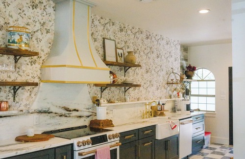Round Top House | Roundtop show, Marburger Escape! 5 miles from downtown Roundtop!