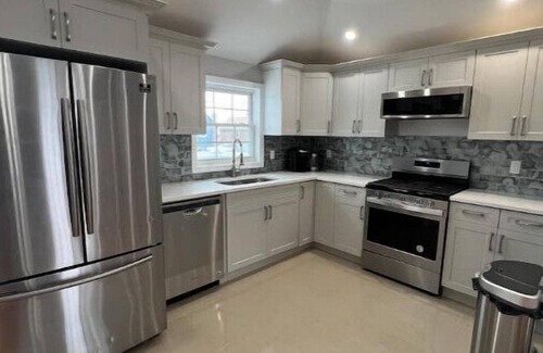 Queens House | Roxville Balconies Deluxe/New/4 min JFK Airport