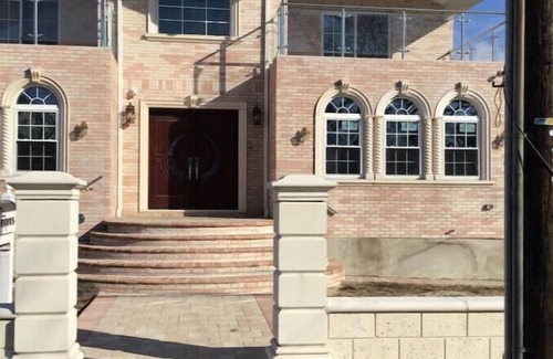 Queens House | Roxville Balconies Deluxe/New/4 min JFK Airport