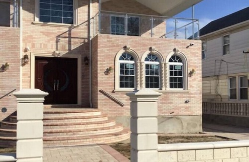 Queens House | Roxville Balconies Deluxe/New/4 min JFK Airport