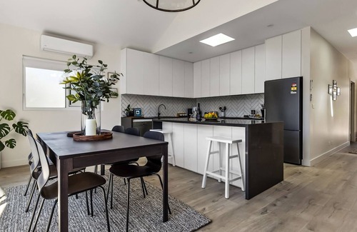 Hepburn Springs House | Roxy on Church - well equipped stylish house with views!