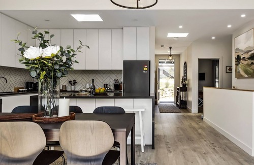 Hepburn Springs House | Roxy on Church - well equipped stylish house with views!