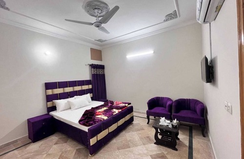 Lahore House | Royal Chalet Family Guest House