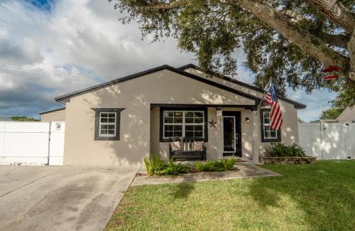 Royal Palm Beach Villa | Royal Equestrian Haven a Luxury Paradise Escape with Pool