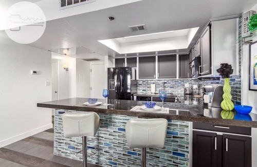 South Scottsdale Condo | Royal Flush: Affordable Luxe Condo Steps from Salt River Fields & Entertainmen