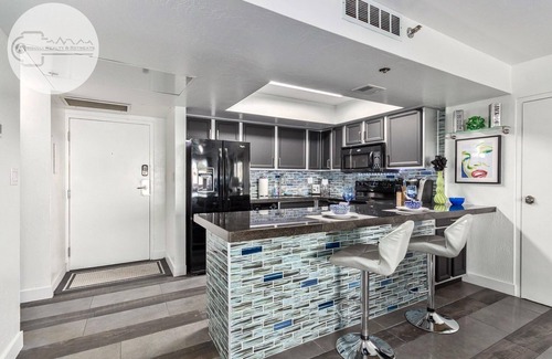 South Scottsdale Condo | Royal Flush: Affordable Luxe Condo Steps from Salt River Fields & Entertainmen