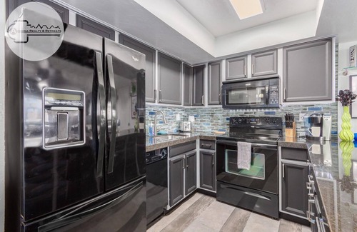 South Scottsdale Condo | Royal Flush: Affordable Luxe Condo Steps from Salt River Fields & Entertainmen