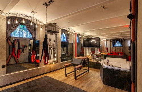 Lviv Apartment | Royal Hot Jucuzzi Apartment