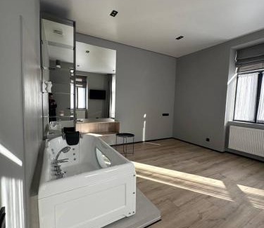 Lviv City Center Apartment | Royal jacuzzi apartment on Krehivska 10 st