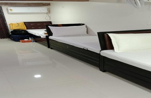 Sakinaka Bed & Breakfast | Royal Orchids Dormitory