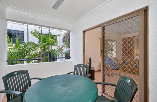 Cairns North Apartment | Royal Palm Villas