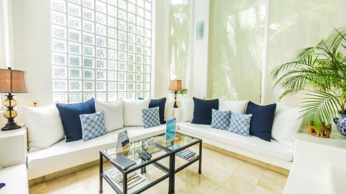 Downtown Apartment | Royal Palms 5 condo