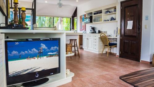 Downtown Apartment | Royal Palms 6 condo