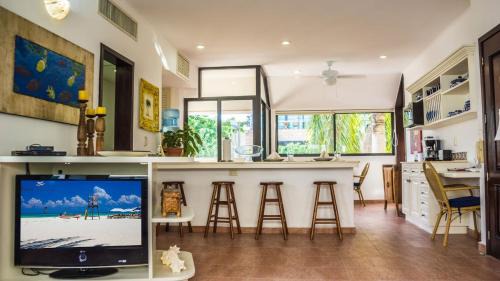 Downtown Apartment | Royal Palms 6 condo