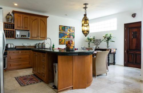 Downtown Apartment | Royal Palms 8 condo