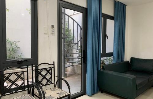 Binh Thanh Bed & Breakfast | Royal Room with airy & spacious balcony