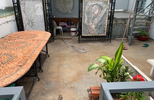 Binh Thanh Bed & Breakfast | Royal Room with front small yard