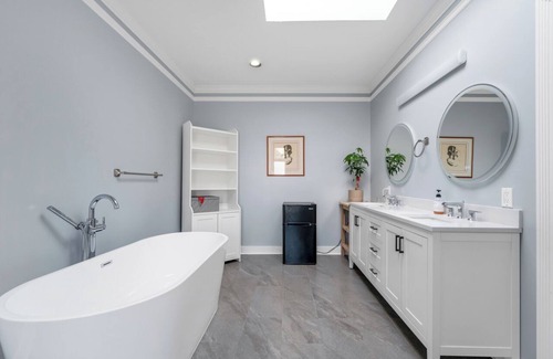Richmond Bed & Breakfast | Royal Serenity Suite with 1 king and 1 queen bed, huge bathroom, walk-in closet.