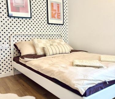 Srodmiescie Połnocne Apartment | Royal - Studio in Central Warsaw by Metro Świętokrzyska