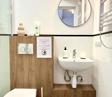 Srodmiescie Połnocne Apartment | Royal - Studio in Central Warsaw by Metro Świętokrzyska