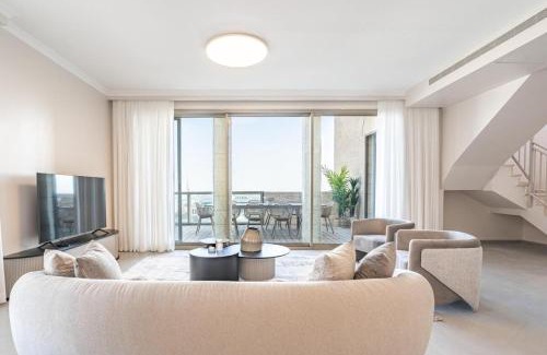 Jerusalem City Centre Apartment | Royal suite Apt Penthouse Munbaz 4bd #140 floor 8