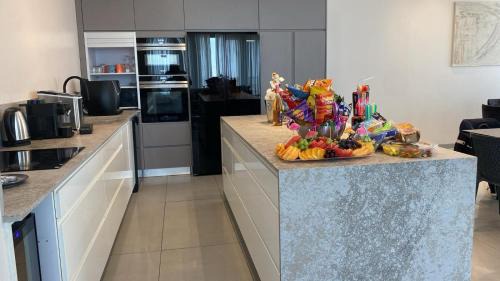 Jerusalem City Centre Apartment | Royal suite Apt Penthouse Munbaz 4bd #140 floor 8