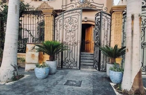 The 5th Settlement Apartment | Royal Suite with Private Entrance & Family Garden
