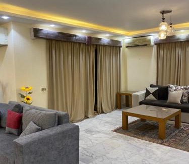 Al Duqqi Apartment | royalabrtment hotel elmohndsen