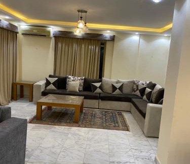 Al Duqqi Apartment | royalabrtment hotel elmohndsen