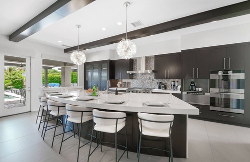 Indio House | Royale: Pickleball, Waterslide, Game RM