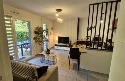 Royan Apartment | Royan - ELEGANTLY FURNISHED GROUND FLOOR APARTMENT - private garden