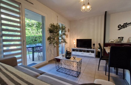 Royan Apartment | Royan - ELEGANTLY FURNISHED GROUND FLOOR APARTMENT - private garden