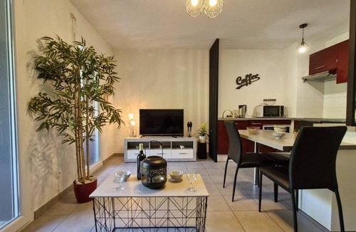 Royan Apartment | Royan - ELEGANTLY FURNISHED GROUND FLOOR APARTMENT - private garden