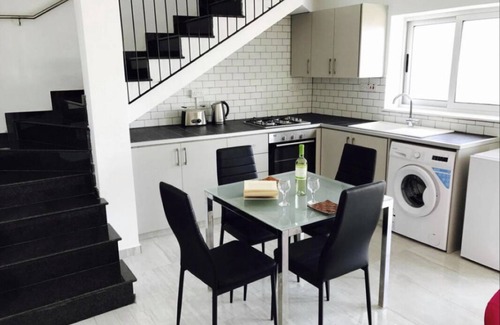 Peyia Town House | Royial suite bangalow in peyia