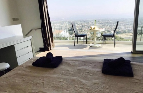 Peyia Town House | Royial suite bangalow in peyia